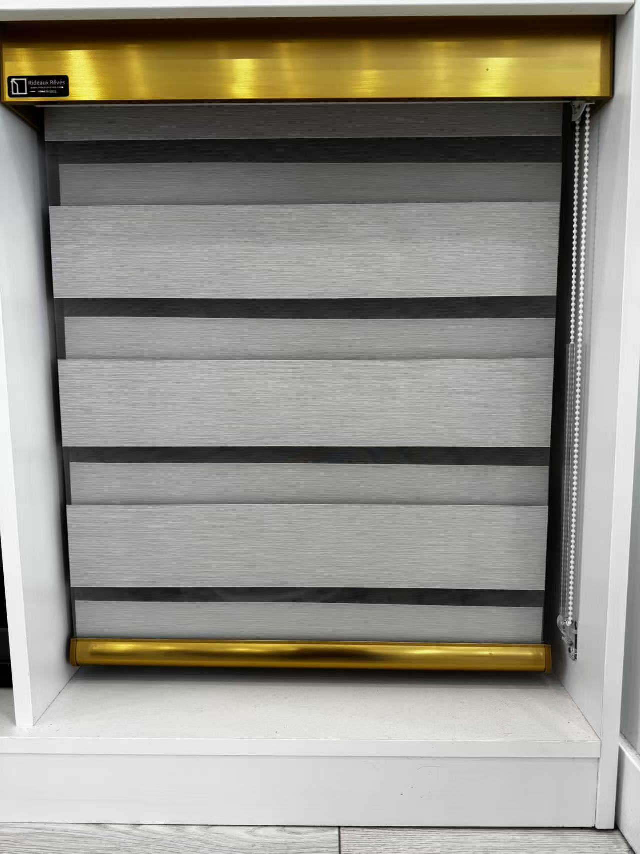 Imagen oficial de Rideaux Rêvés Décor - Corded zebra window covering / zebra blind publicada por OECD
