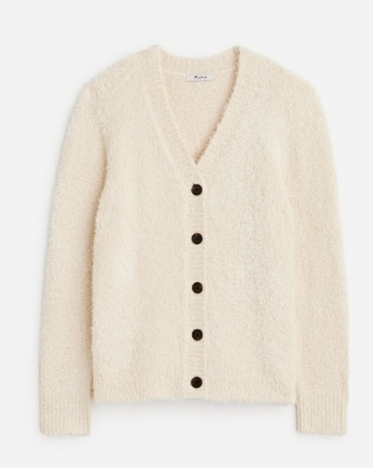 Imagen oficial de Madewell Double V-Neck Pullover and V-Neck Cardigan Sweaters publicada por OECD 2