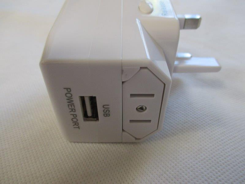 Imagen oficial de Universal travel adaptor ; ACDC Dynamics ; publicada por OECD 2