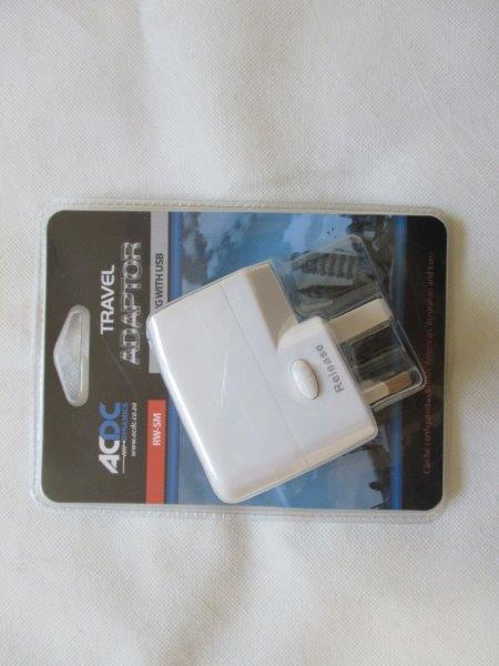 Imagen oficial de Universal travel adaptor ; ACDC Dynamics ; publicada por OECD 5