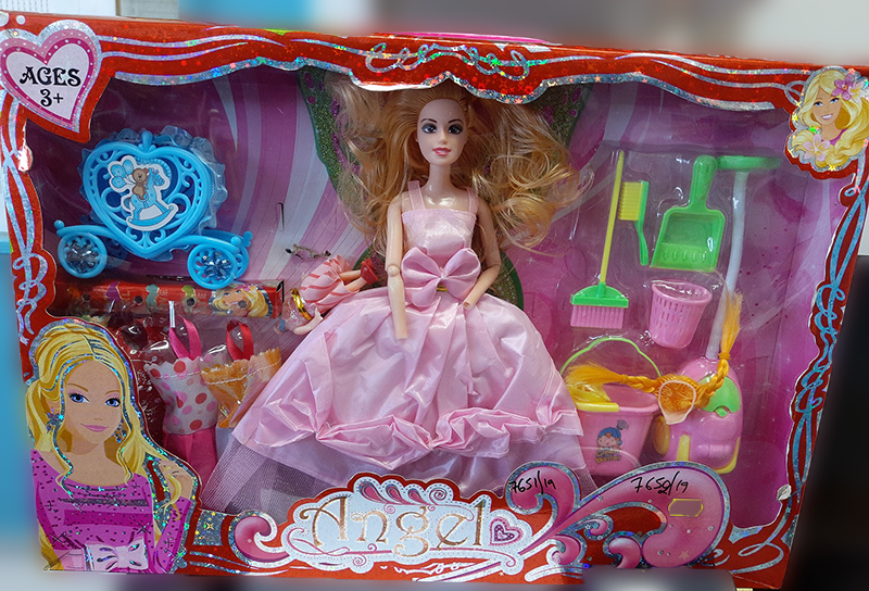Imagen oficial de Set of plastic dolls with accessories ; Unknown ; Angel publicada por OECD