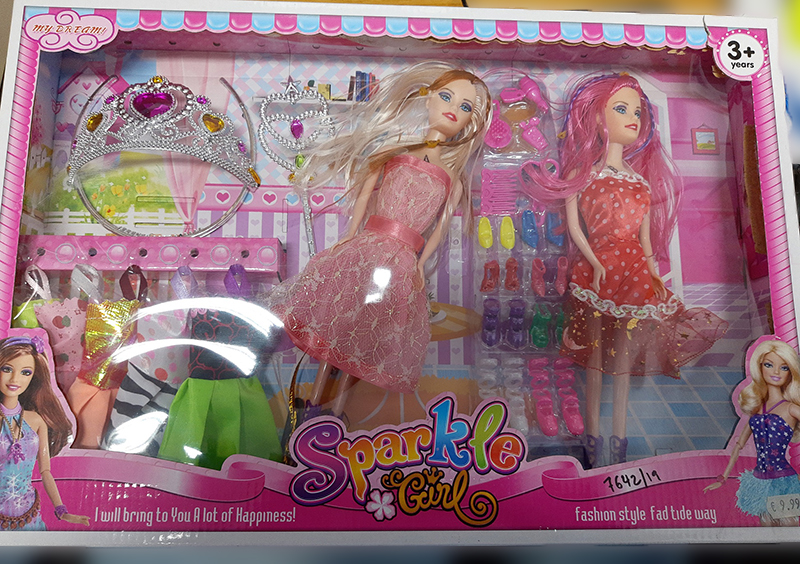 Imagen oficial de Set of plastic doll with accessories ; My Dream ; Sparkle Girl publicada por OECD