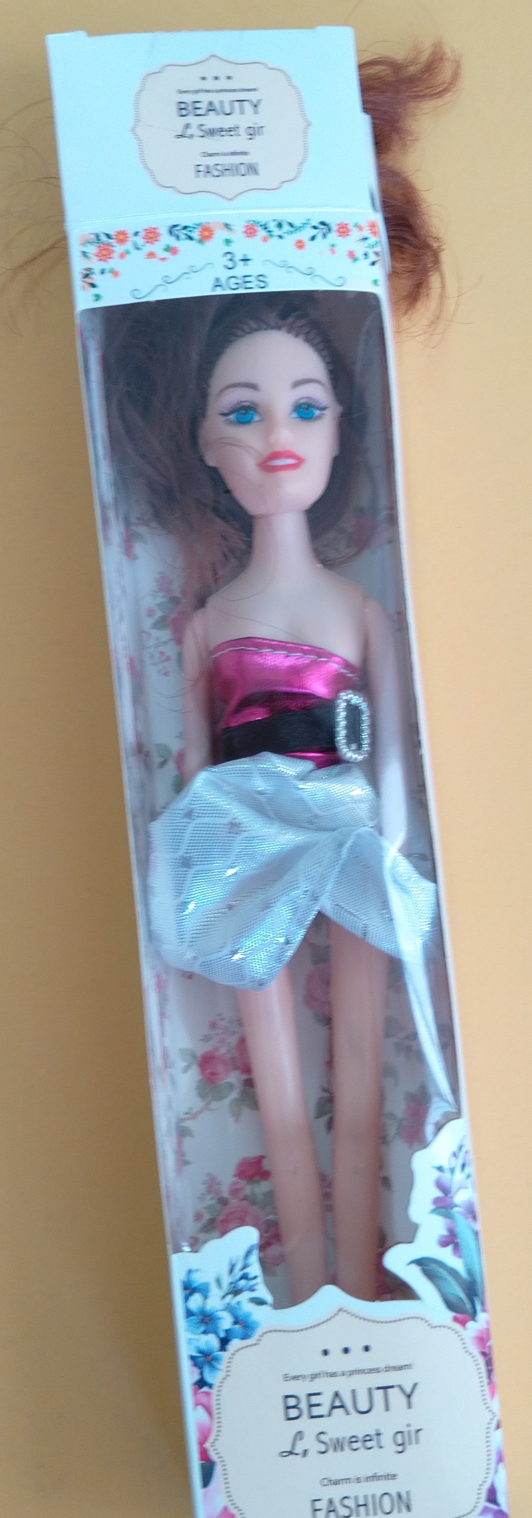 Imagen oficial de Plastic Doll ; L Sweet Girl ; Beauty publicada por OECD
