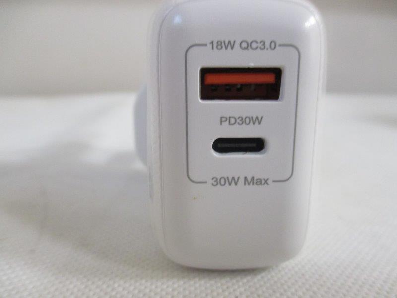 Imagen oficial de USB charger ; Lamtech ; publicada por OECD 2