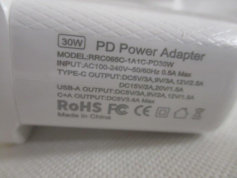Imagen oficial de USB charger ; Lamtech ; publicada por OECD 3