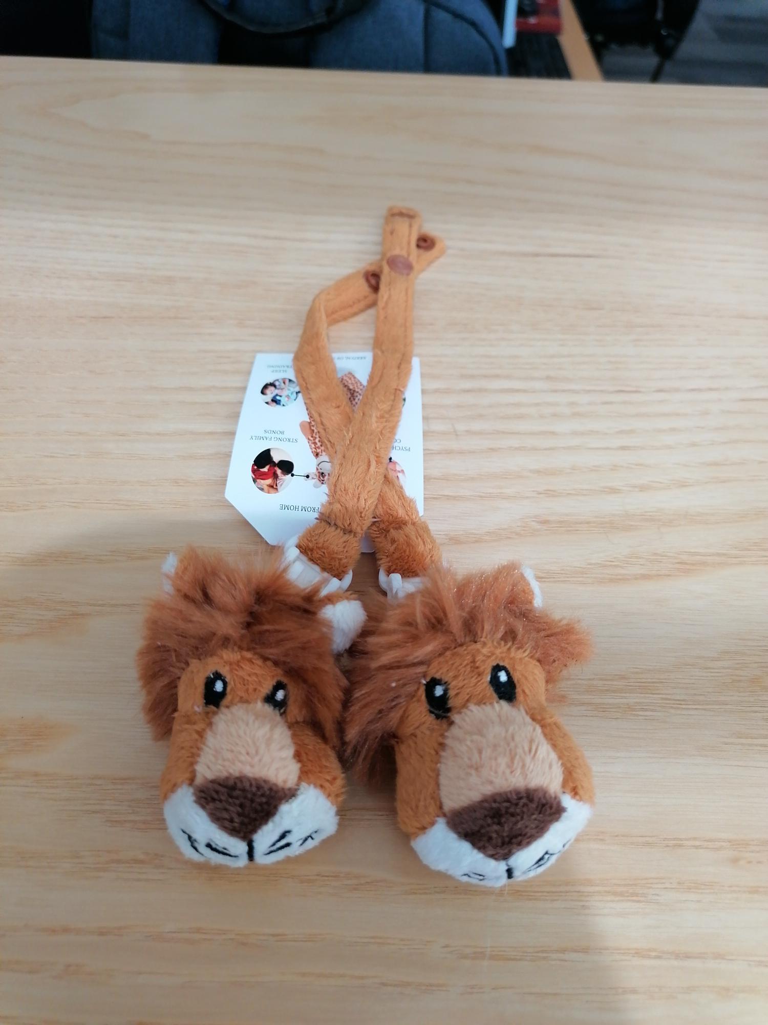 Official image of Soother holder ; Safari of Angels ; Lion Dummy Clip Pack of 2 Dummy Chain 360 Degrees Dummy Holder Safari of Angels Dummy Clip published by OECD
