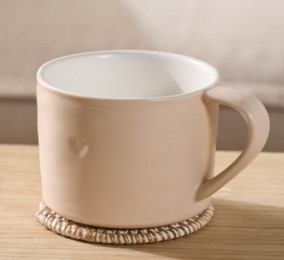 Official image of Mug ; The White Company ; Burnham Heart Mug published by OECD