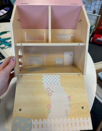 Official image of Doll's house ; My 1st Years ; Small Doll's House published by OECD 2