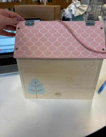 Official image of Doll's house ; My 1st Years ; Small Doll's House published by OECD
