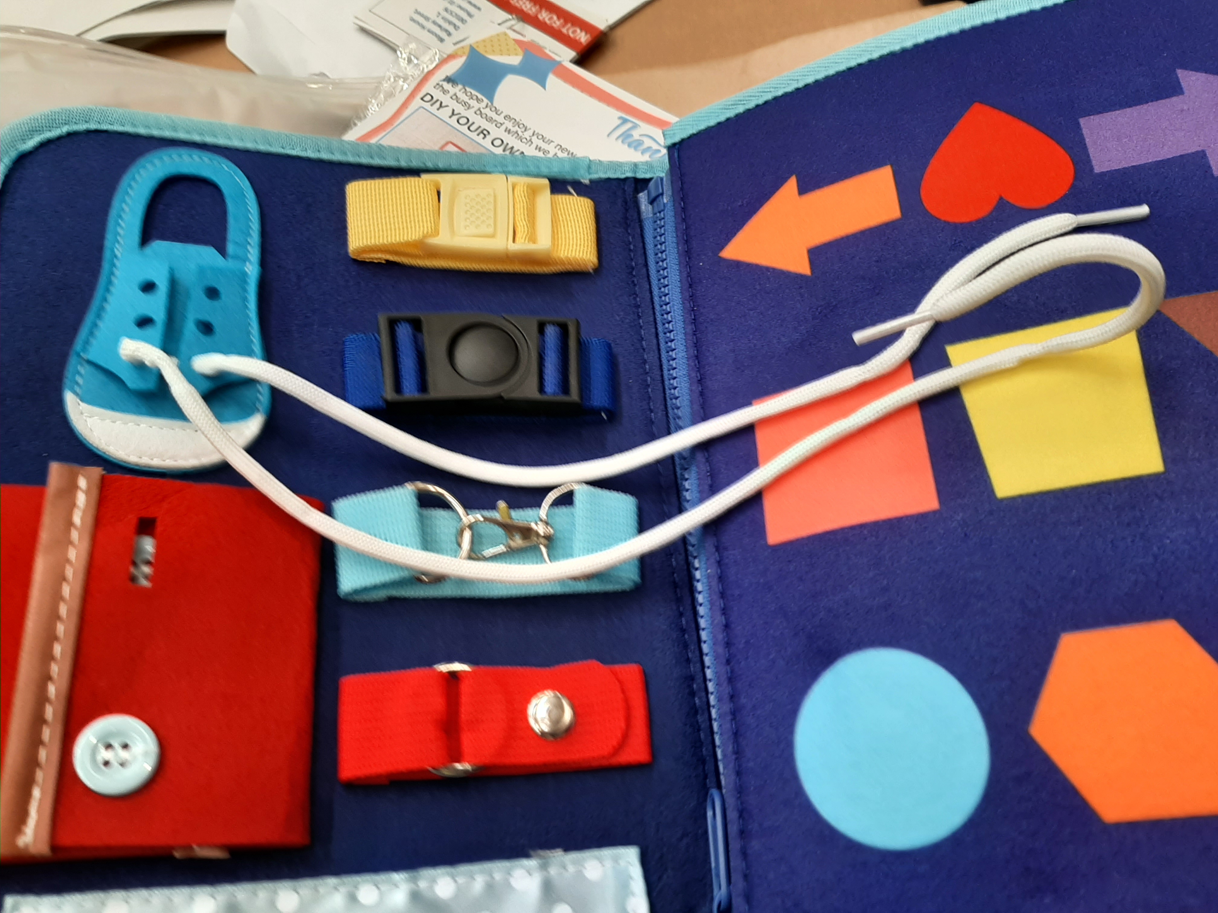 Official image of Activity toy ; Esjay ; Busy Board published by OECD