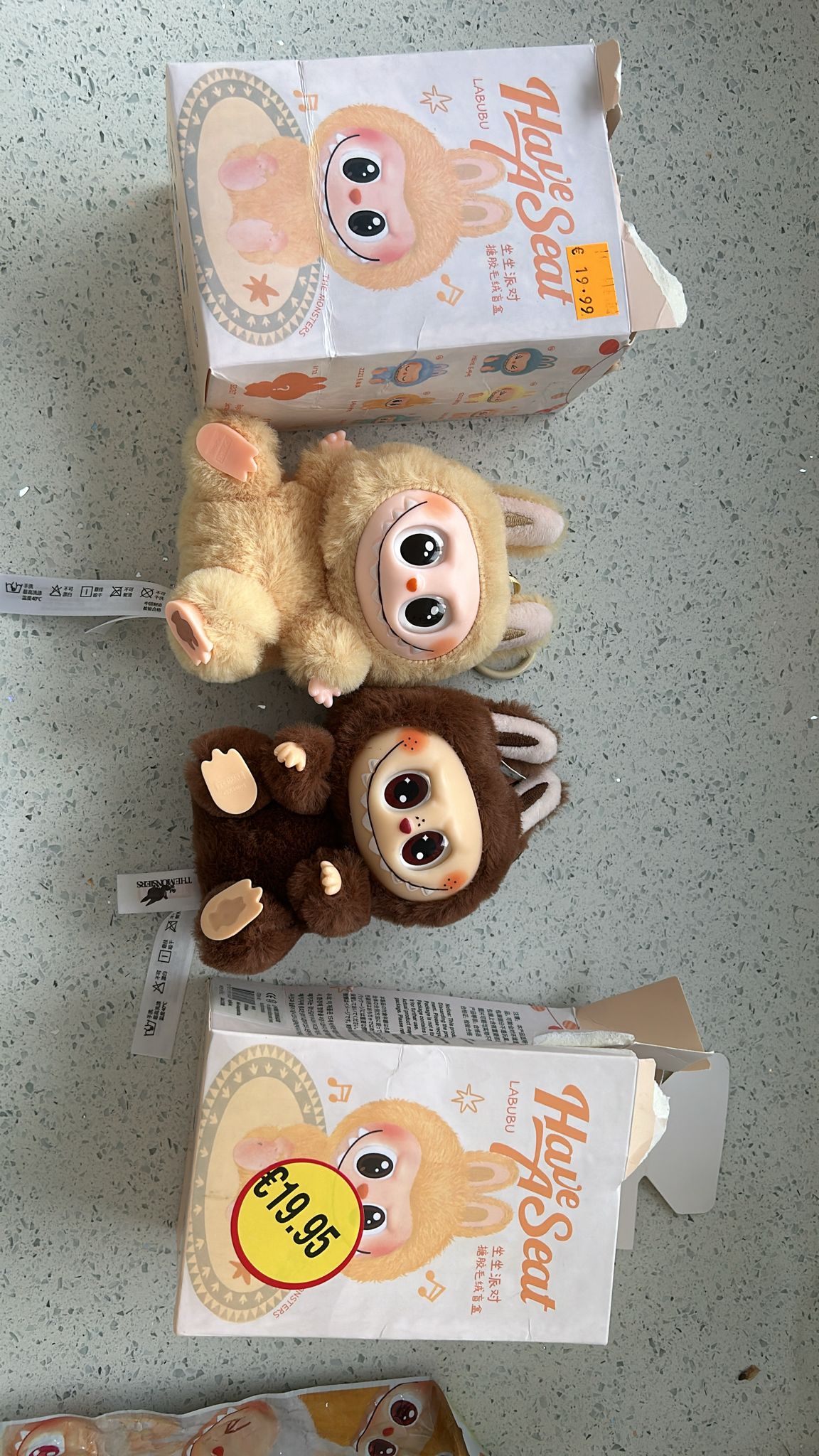 Official image of Soft toy ; Unknown ; Have A Seat Labubu published by OECD 5