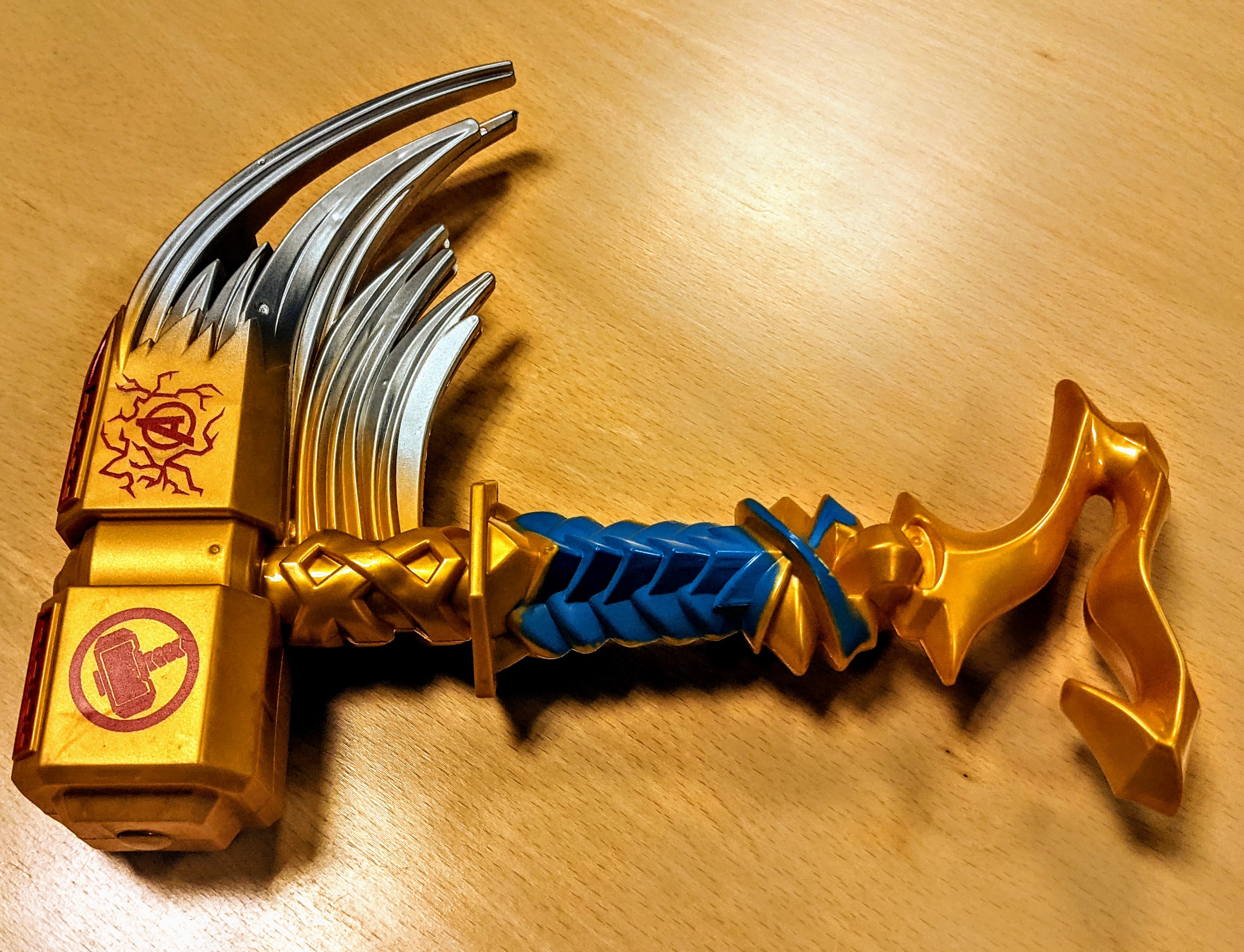 Official image of Plastic hammers ; Unknown ; Super Hero published by OECD 2