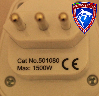 Official image of Travel adaptor ; EXTRASTAR, ; UNIVERSALE ADATTATORE 2 P+T 10a 250V~ published by OECD 4
