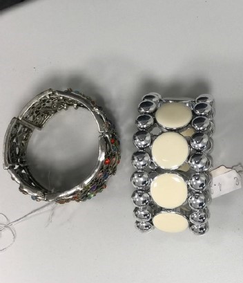 Official image of Bracelet ; Unknown ; published by OECD