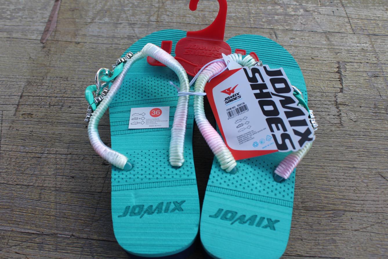 Official image of Flip-flops ; JOMIX SHOES ; published by OECD