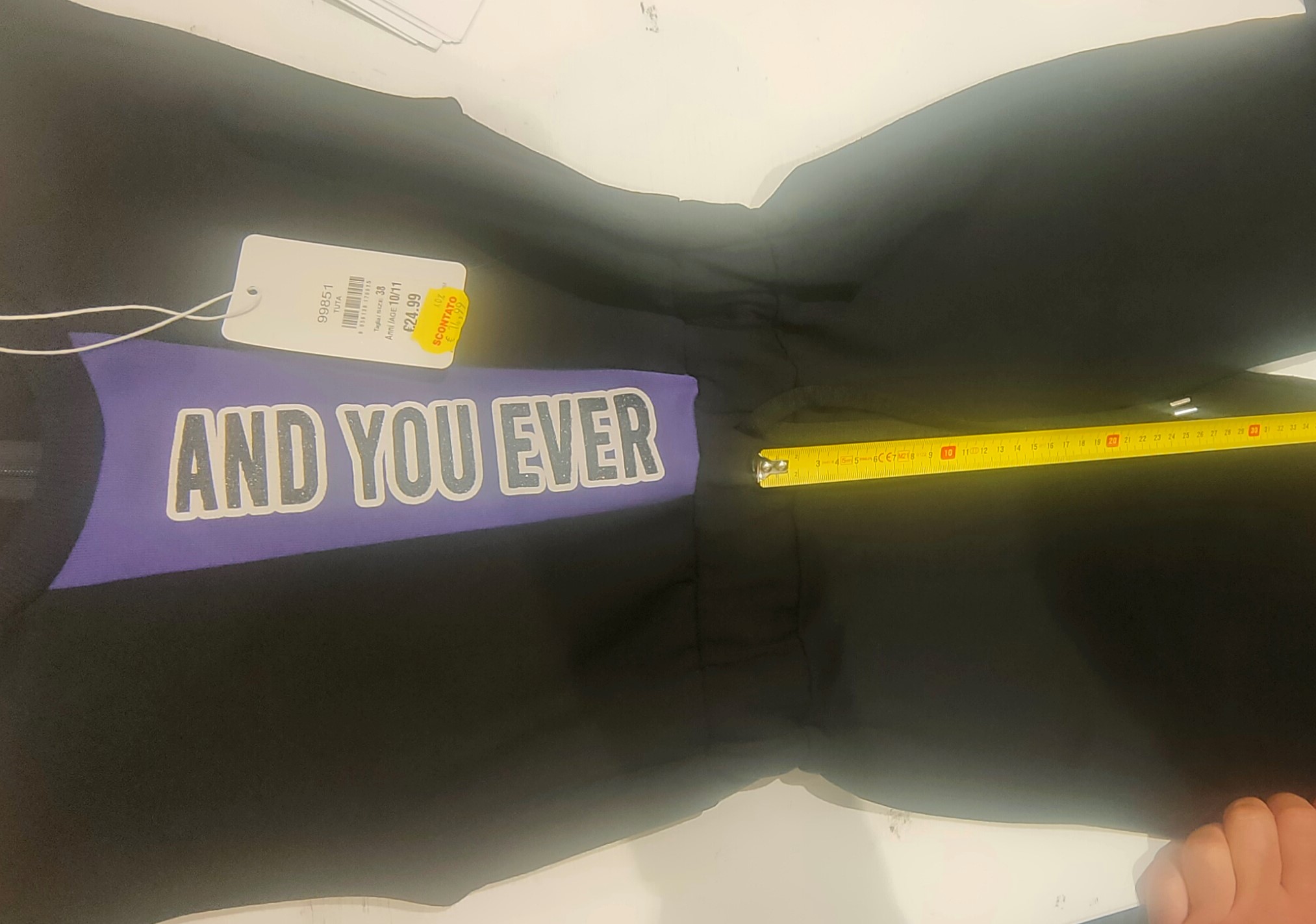Official image of Children's tracksuit ; Bachata ; published by OECD