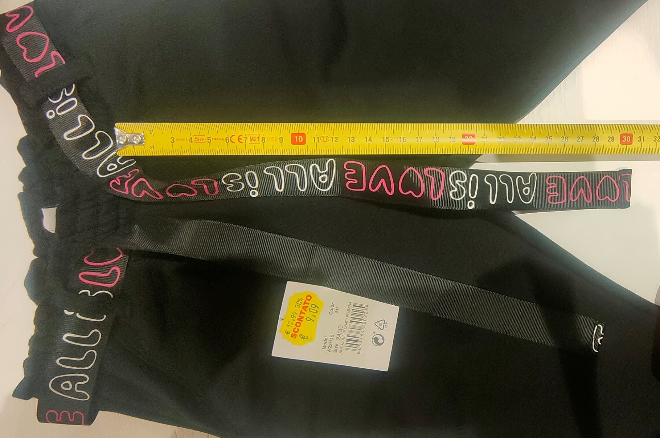 Official image of Children's trousers ; American Rap ; published by OECD 2