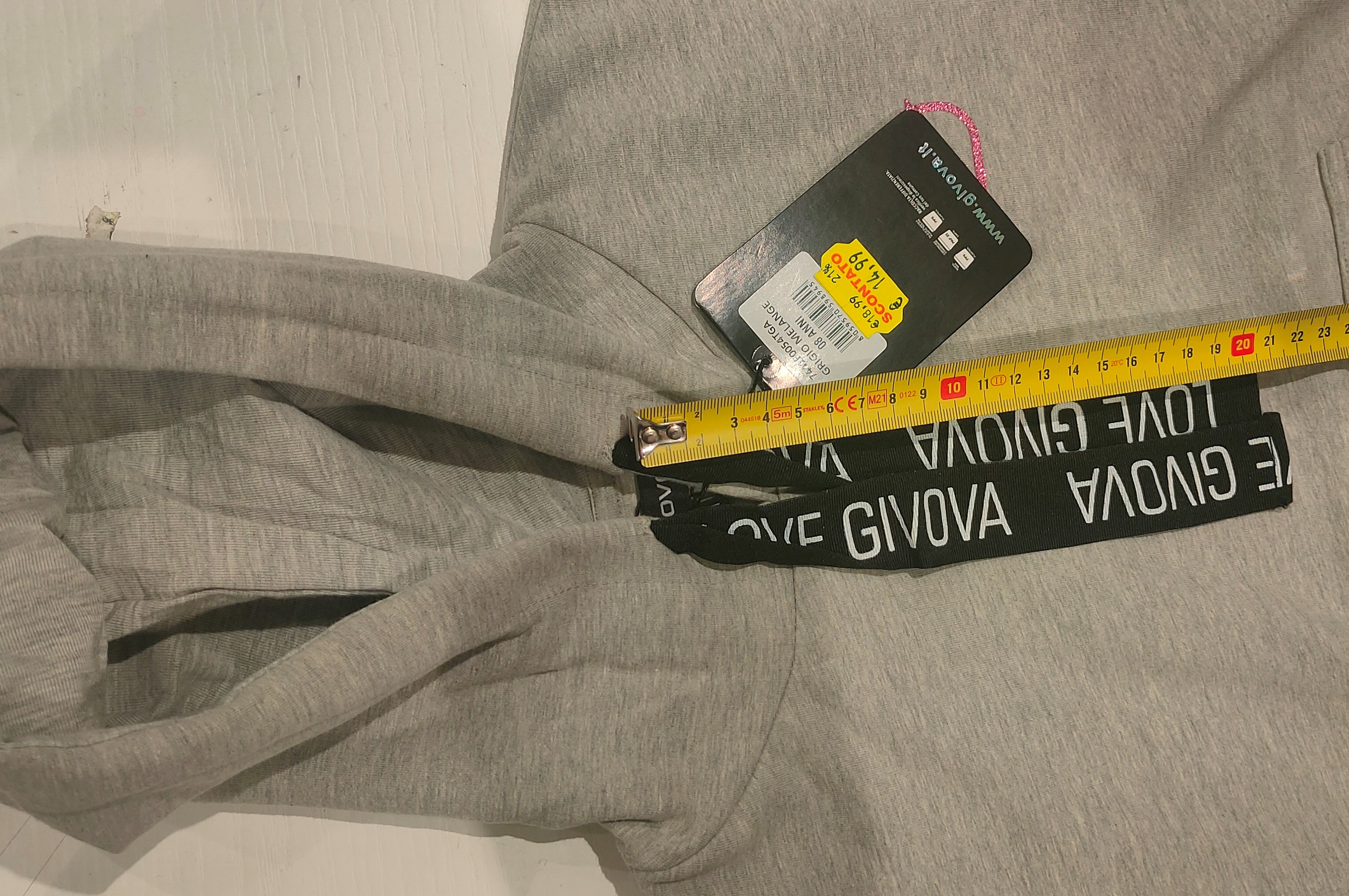 Official image of Hooded sweatshirt ; Ginova ; published by OECD 2