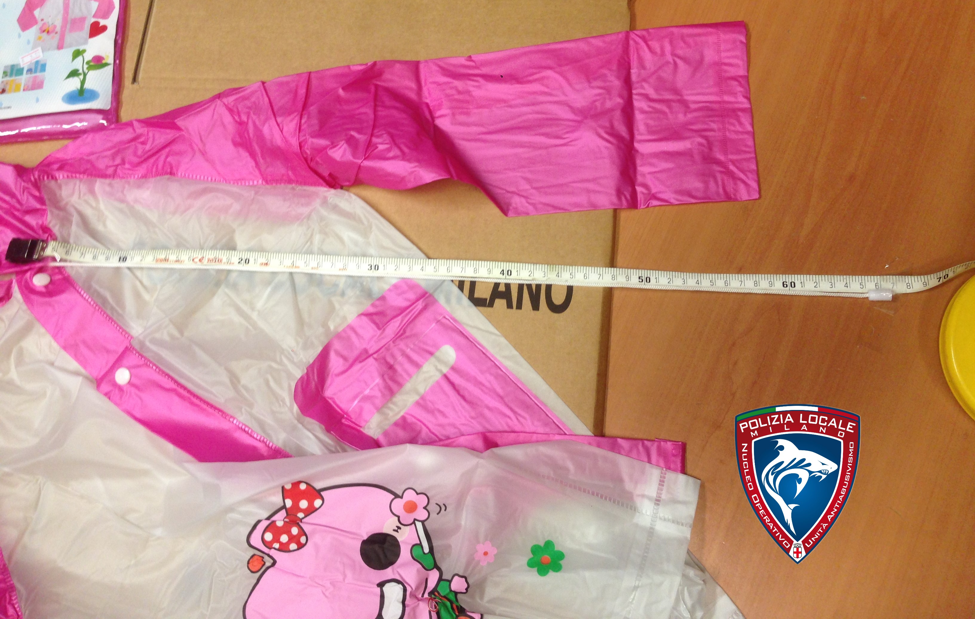 Official image of Children’s raincoat ; D&D ; Impermeabile per bambino published by OECD 2