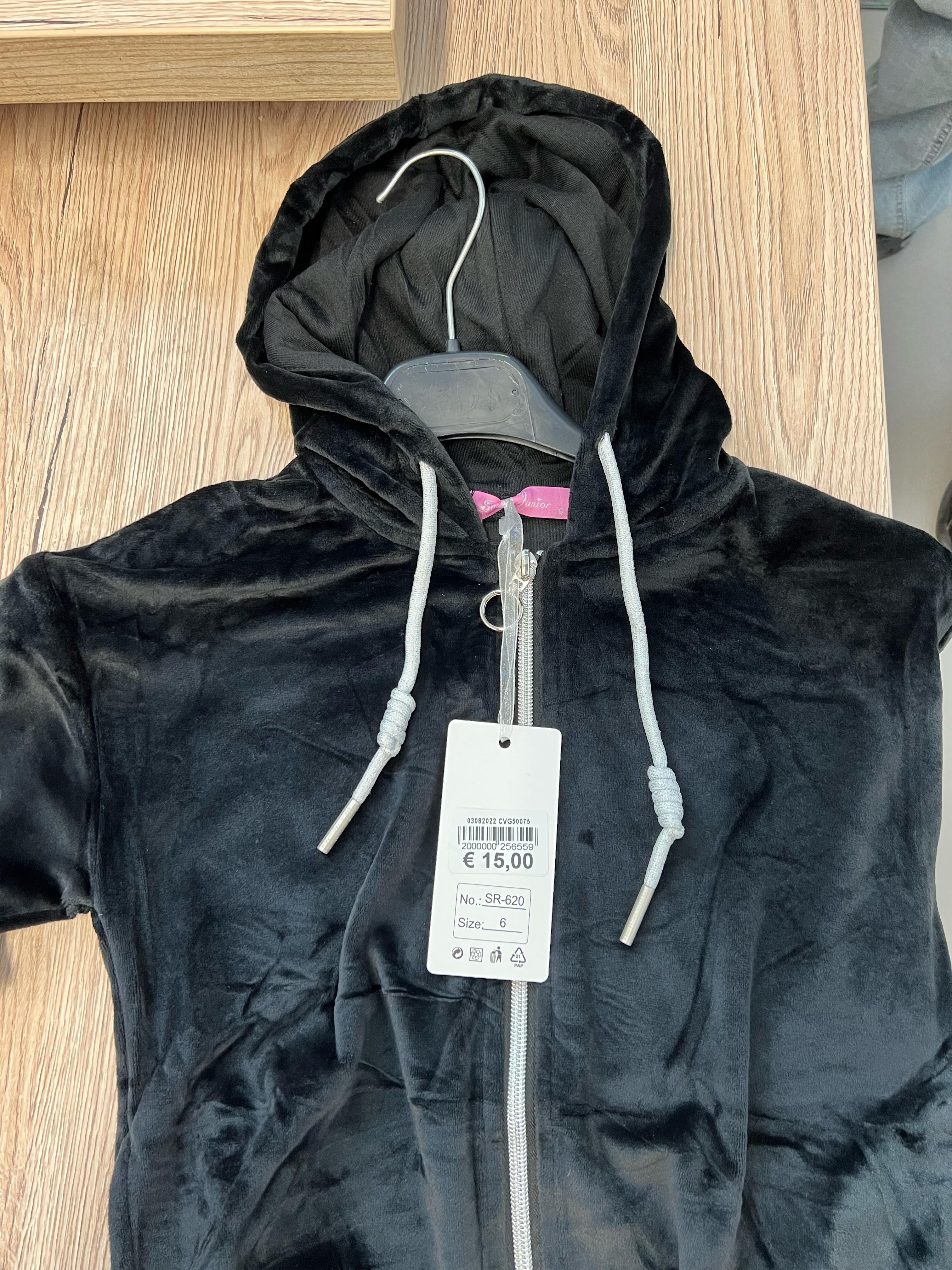 Official image of Sweatshirt ; Sweet Junior ; published by OECD