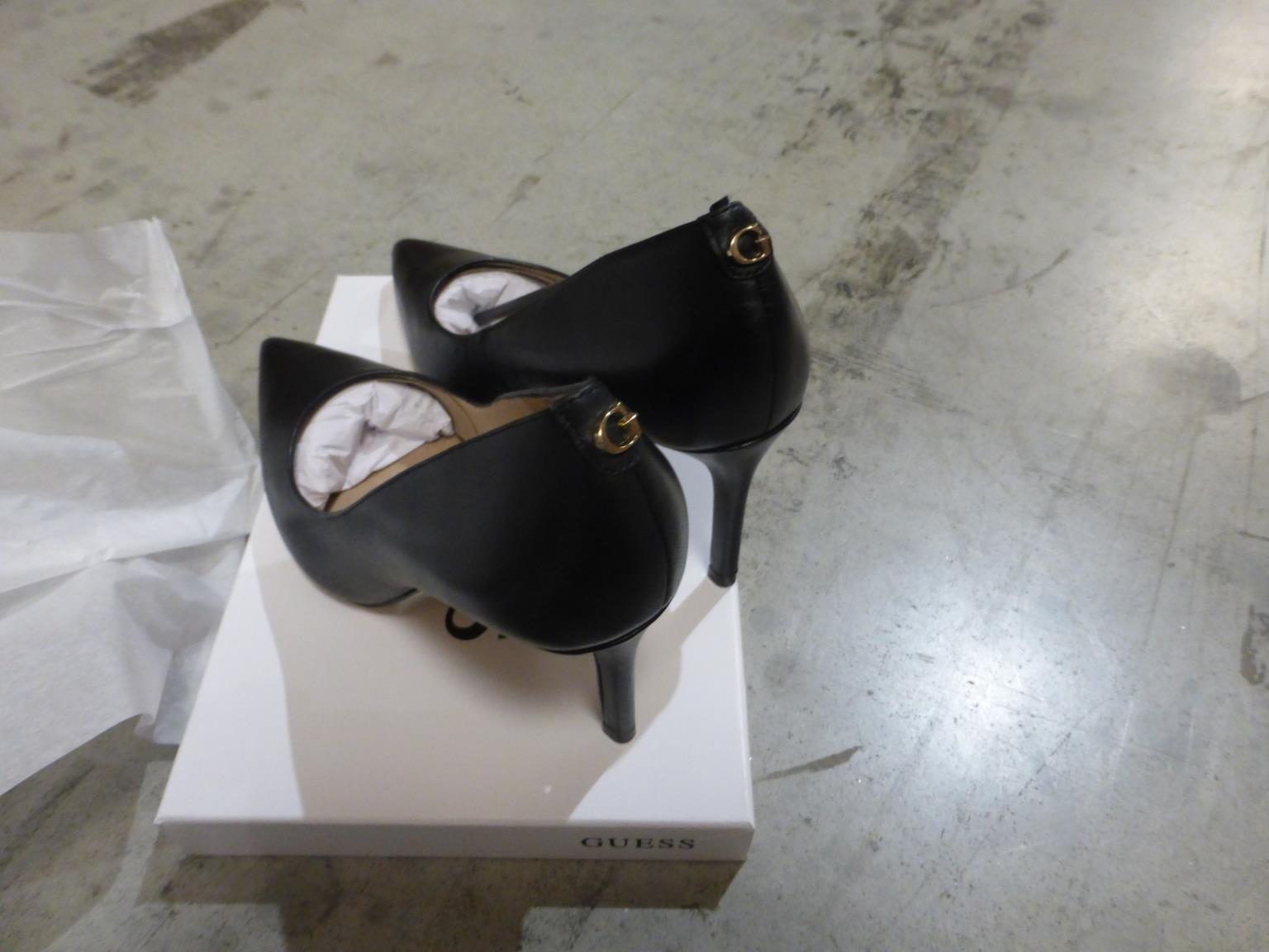 Official image of Shoes ; Guess ; Scarpe da donna published by OECD 3