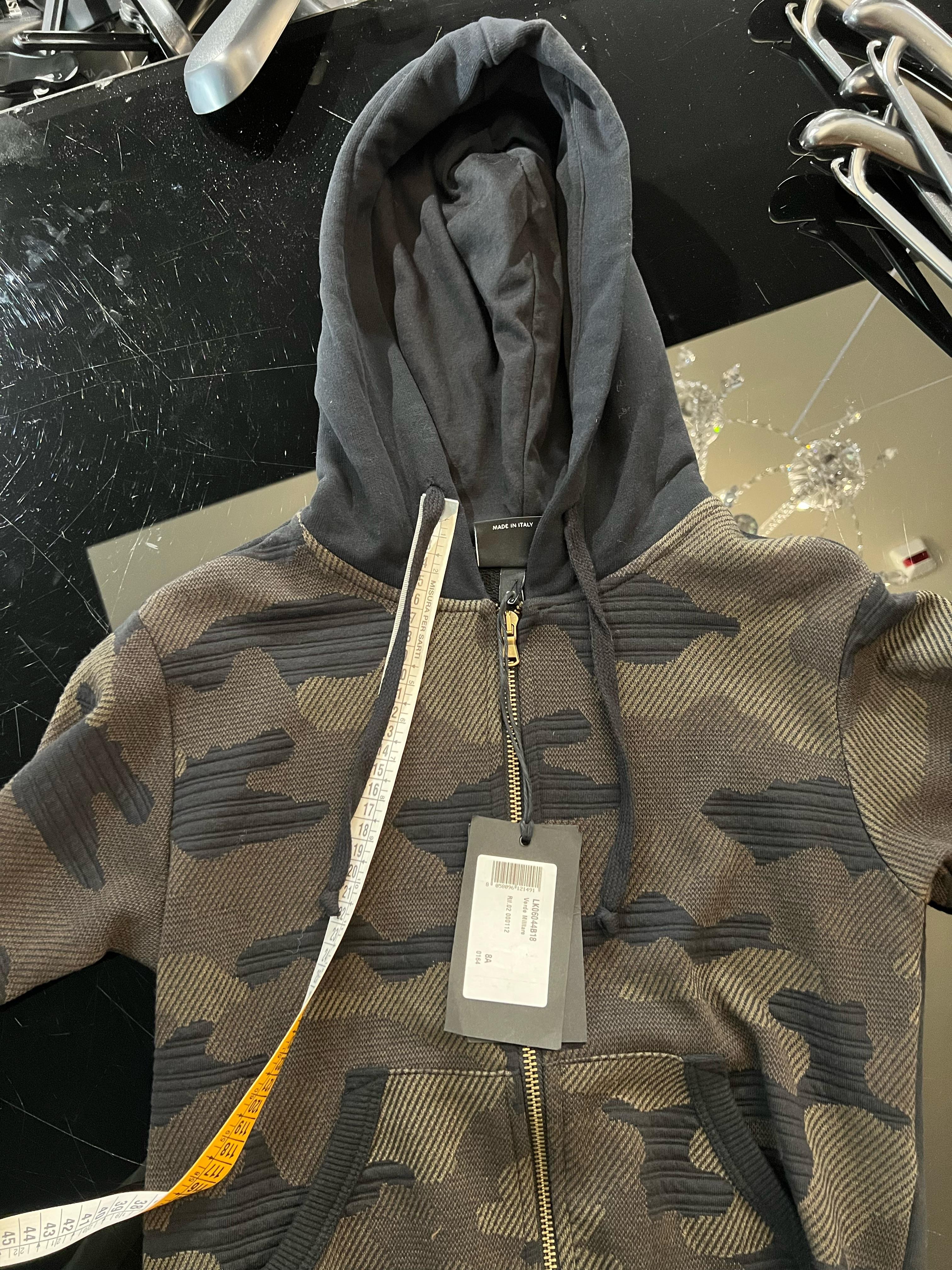 Official image of Children's hoodie ; Please ; published by OECD