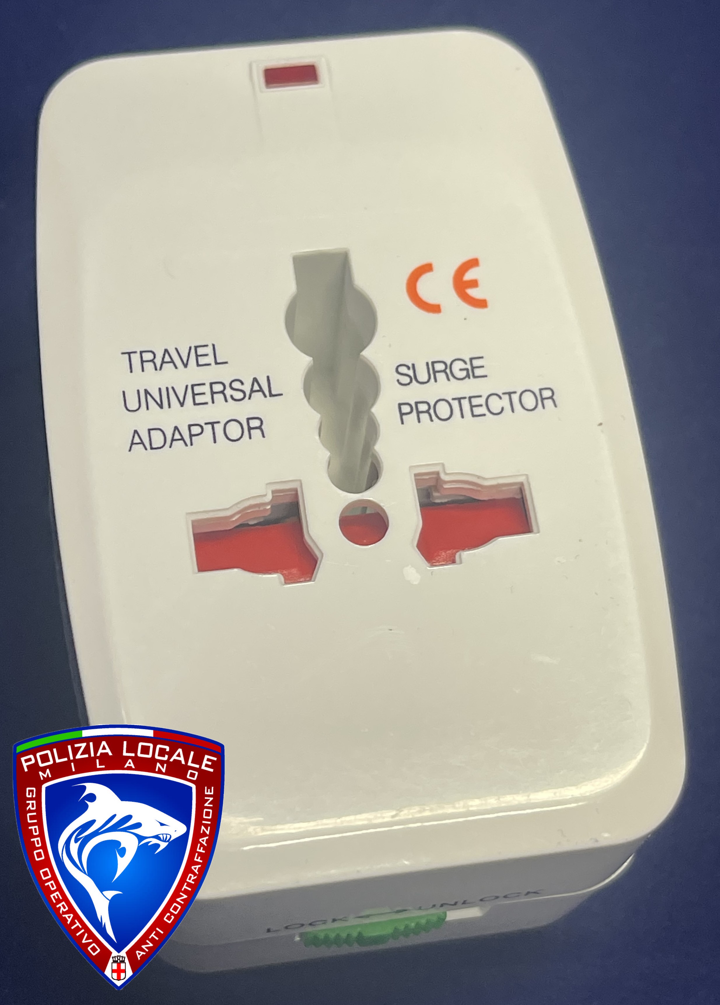 Official image of Travel adaptor ; Unknown ; ALL IN ONE/UNIVERSAL TRAVEL ADAPTOR published by OECD 4