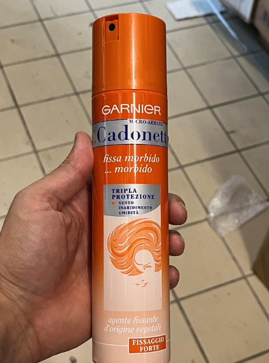 Official image of Hairspray ; Garnier ; Cadonett published by OECD