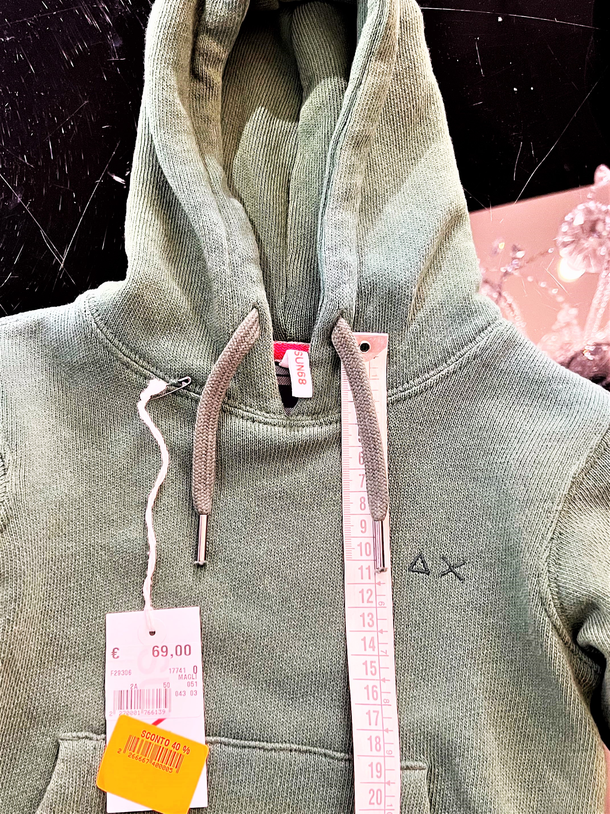 Official image of Children's hoodie ; SUN68 ; ∆X published by OECD 2