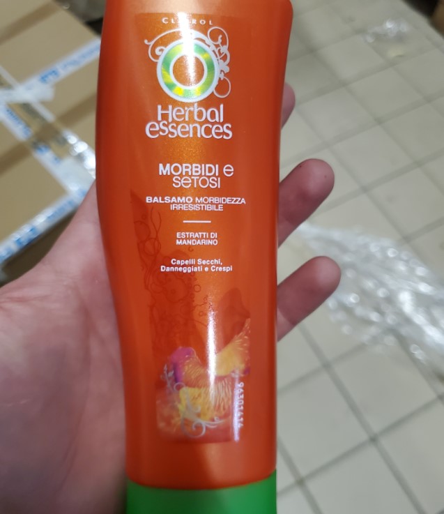 Official image of Hair conditioner ; Herbal essences ; Morbidi e setosi published by OECD 5