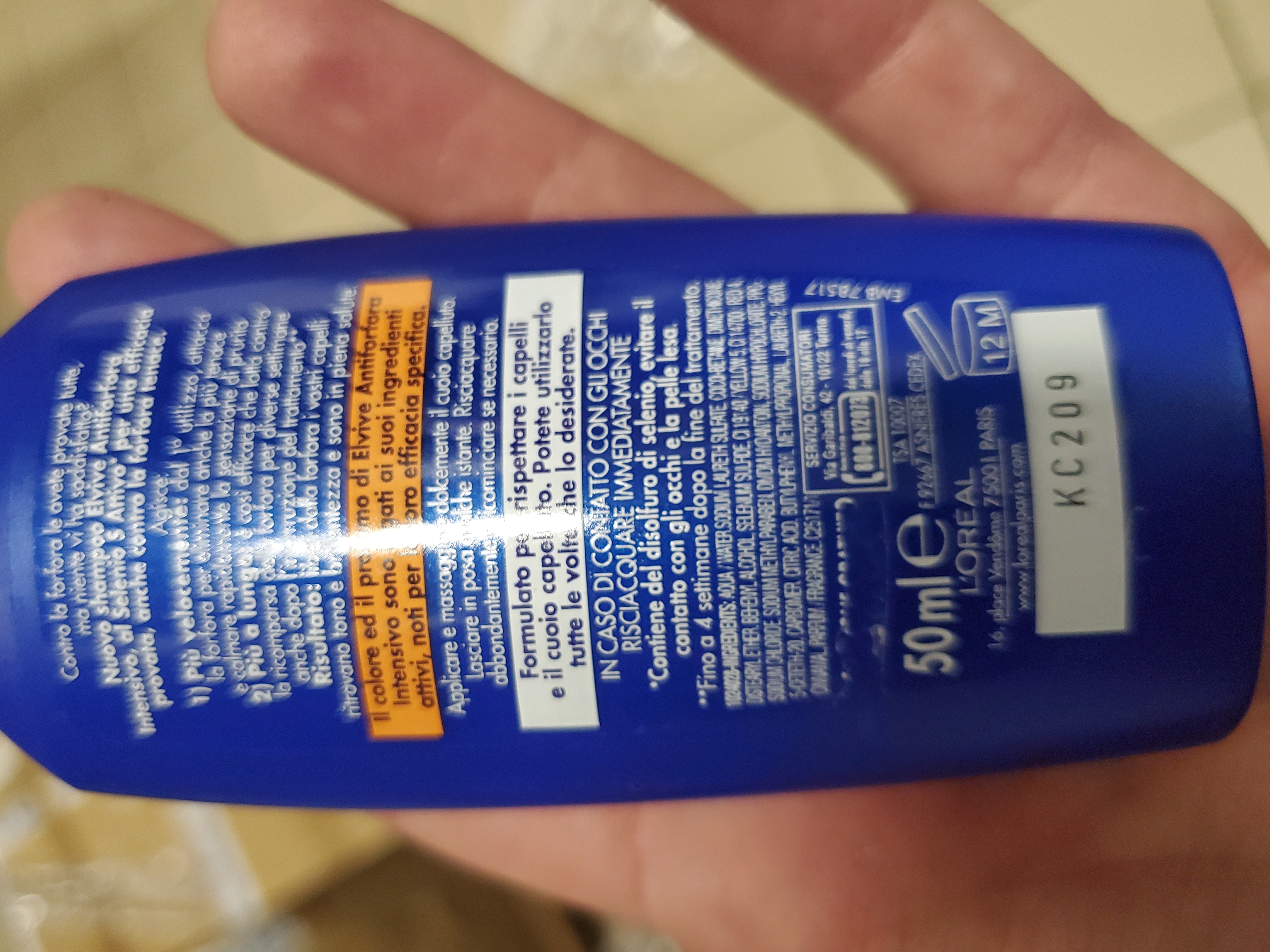 Official image of Shampoo ; Elvive by L'OREAL PARIS ; Antiforfora intensivo shampoo trattante published by OECD