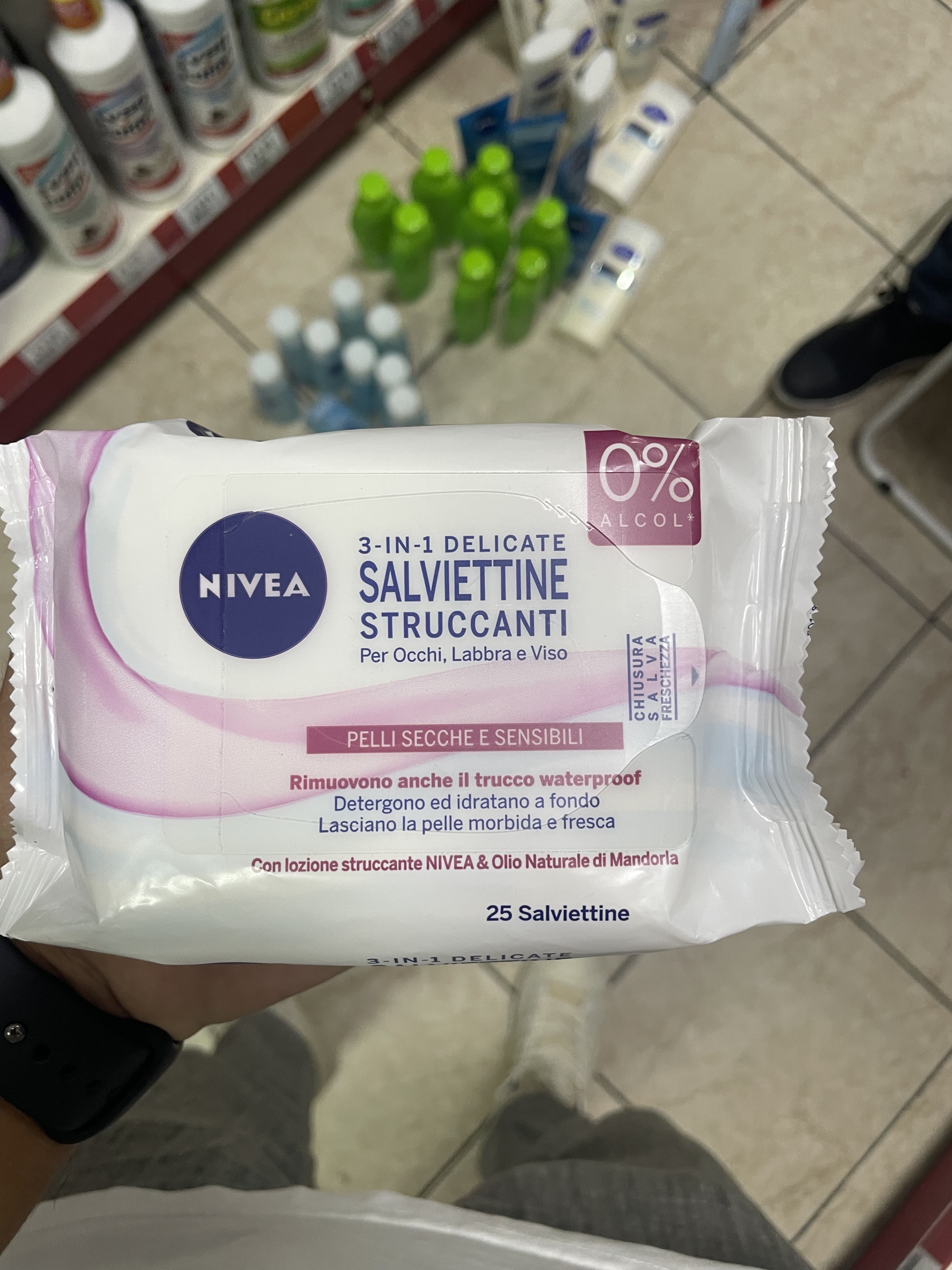 Official image of Make-up remover wipes ; Nivea ; 3-in-1 delicate salviettine struccanti Per Occhi, Labbra e viso published by OECD