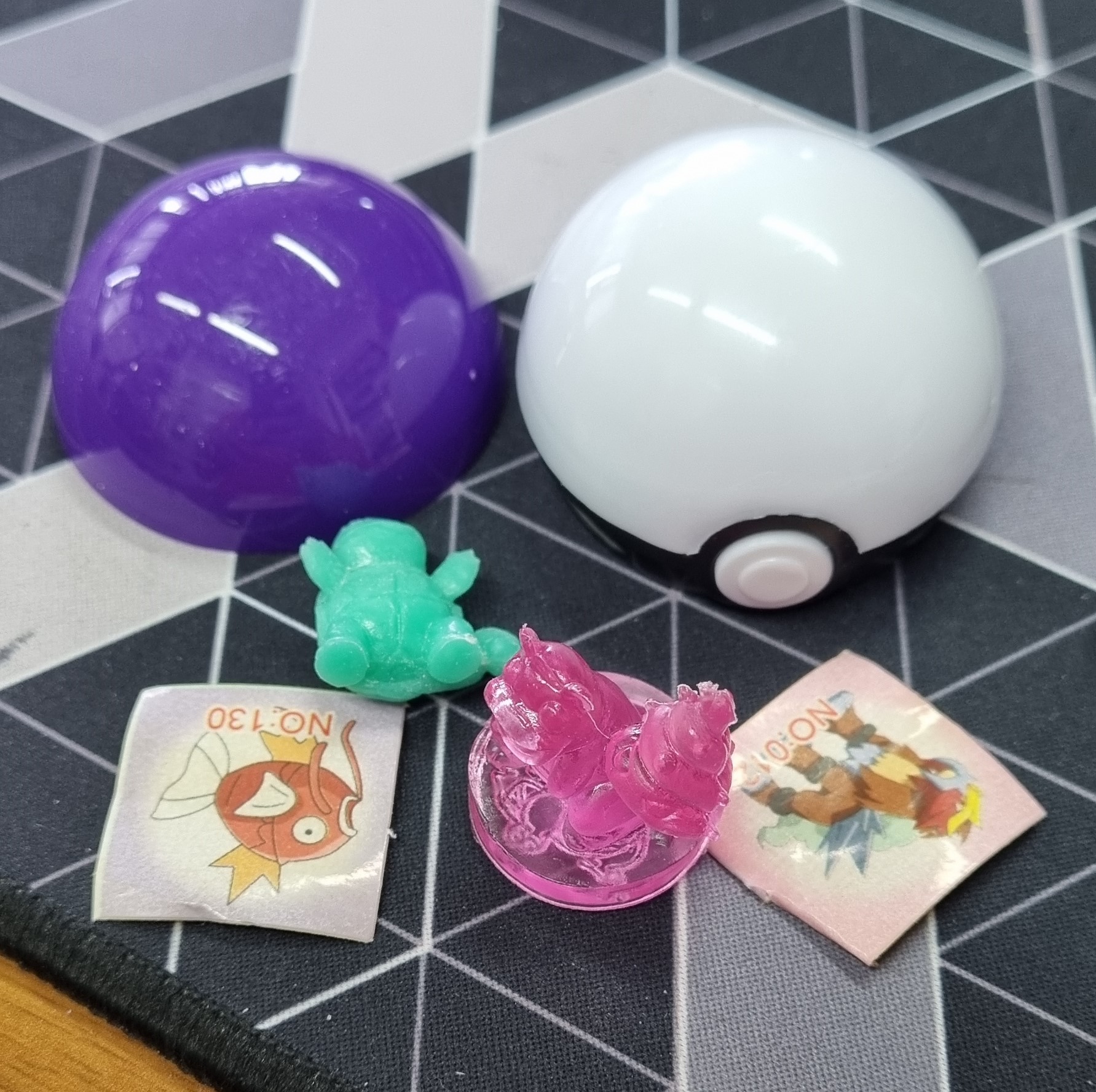 Official image of Toy ball with Pokemon ; Unknown ; published by OECD