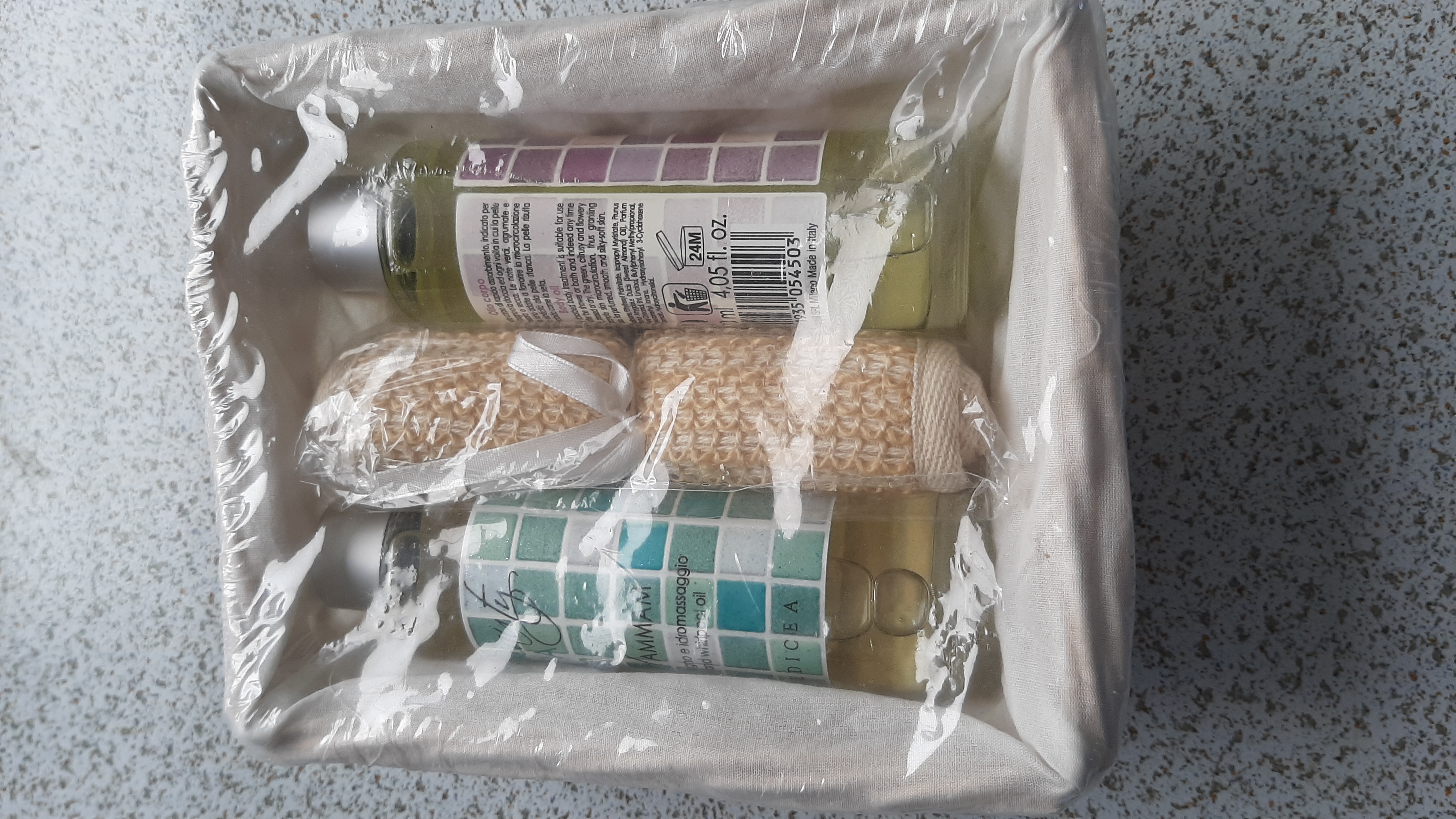 Official image of Bath and body oil set ; Beauty Spa ; Hammam published by OECD