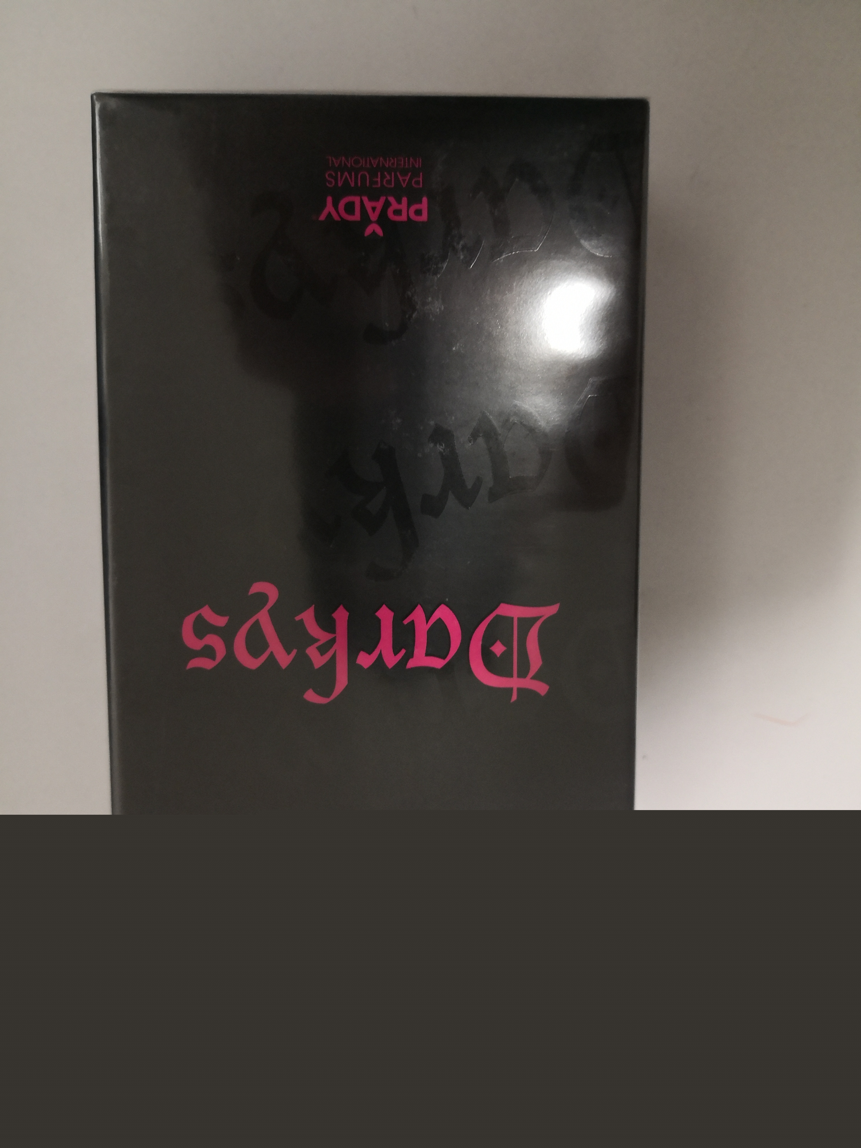 Official image of Perfume ; Prady Parfums ; Darkys published by OECD
