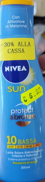 Official image of Sunscreen milk ; Nivea ; Protect & Bronze protezione "10" published by OECD 4