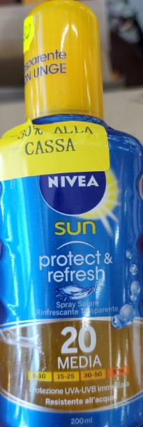 Official image of Sunscreen spray ; Nivea ; Sun protect & refresh published by OECD 5