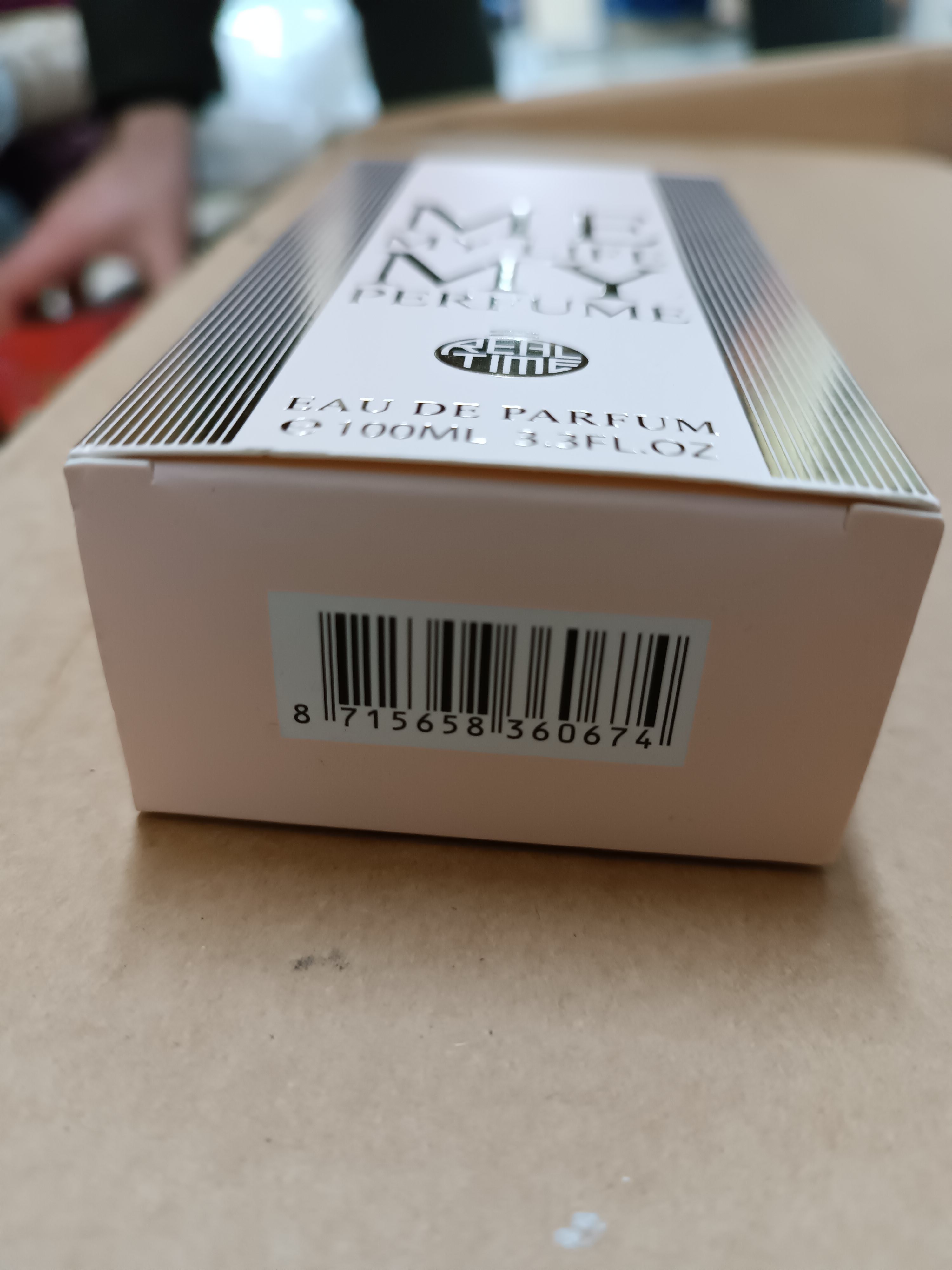 Official image of Perfume ; REAL TIME ; Me My Life My Perfume published by OECD 2