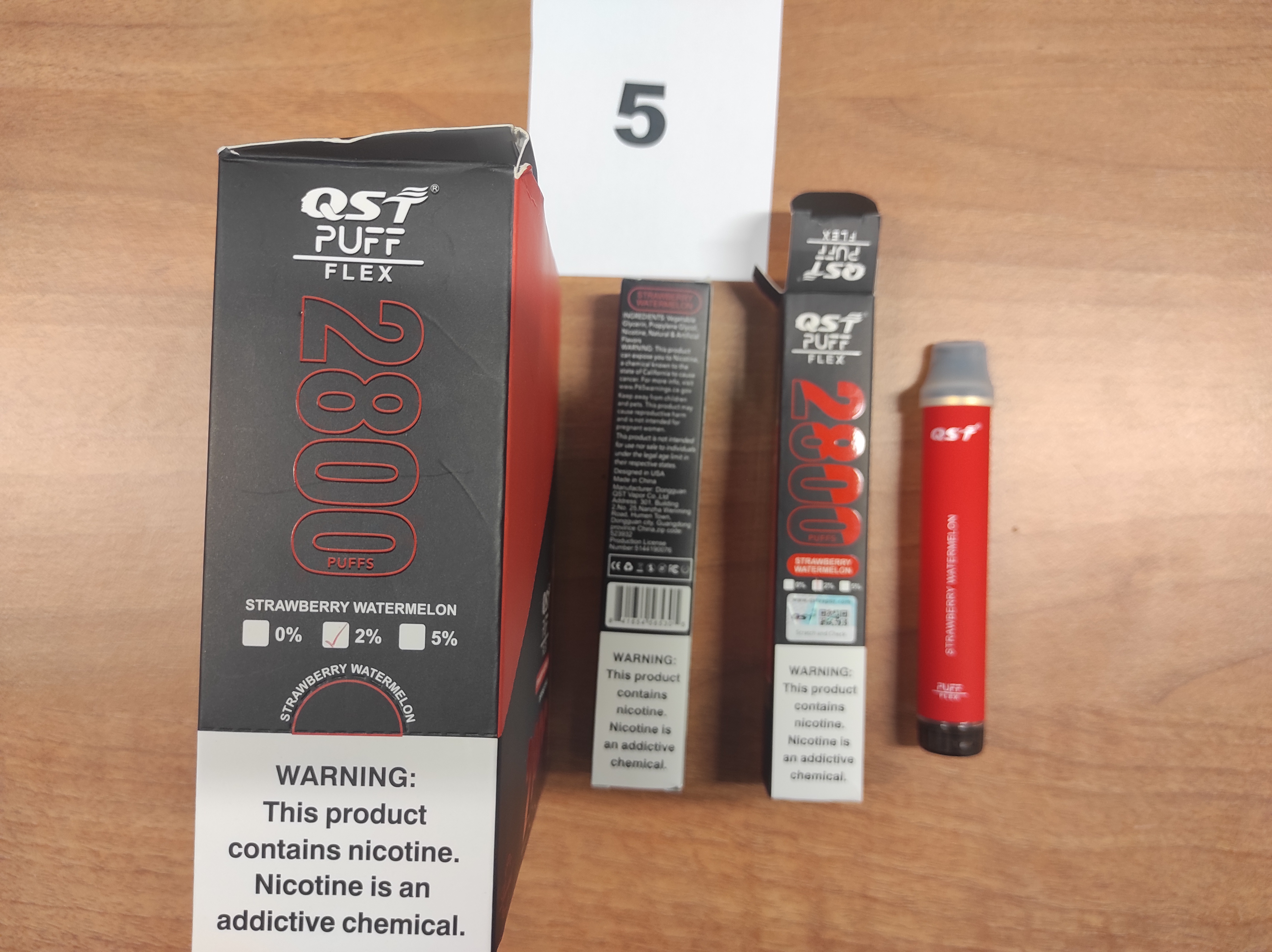 Official image of Disposable electronic cigarette ; QST® ; Strawberry watermelon published by OECD 2