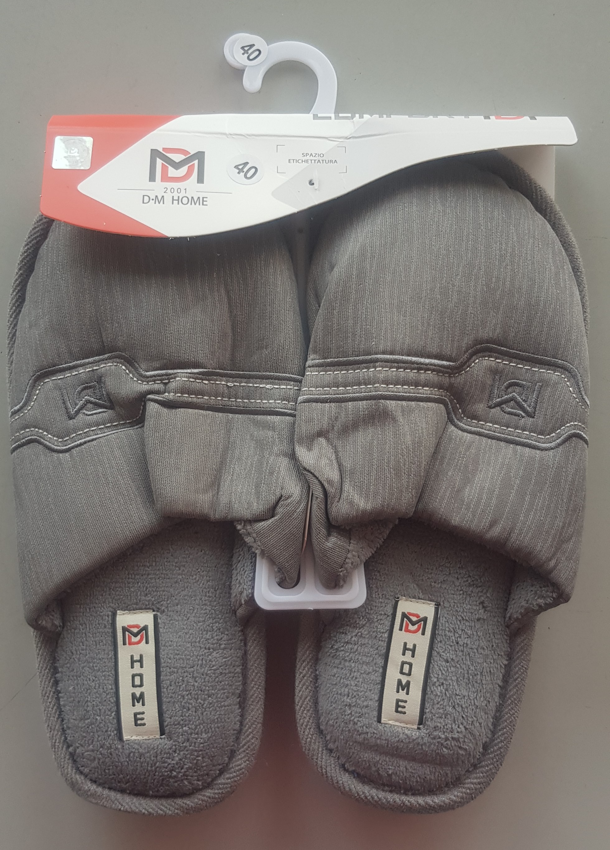Official image of Slippers ; DUE MELE ; D.M Home published by OECD 2