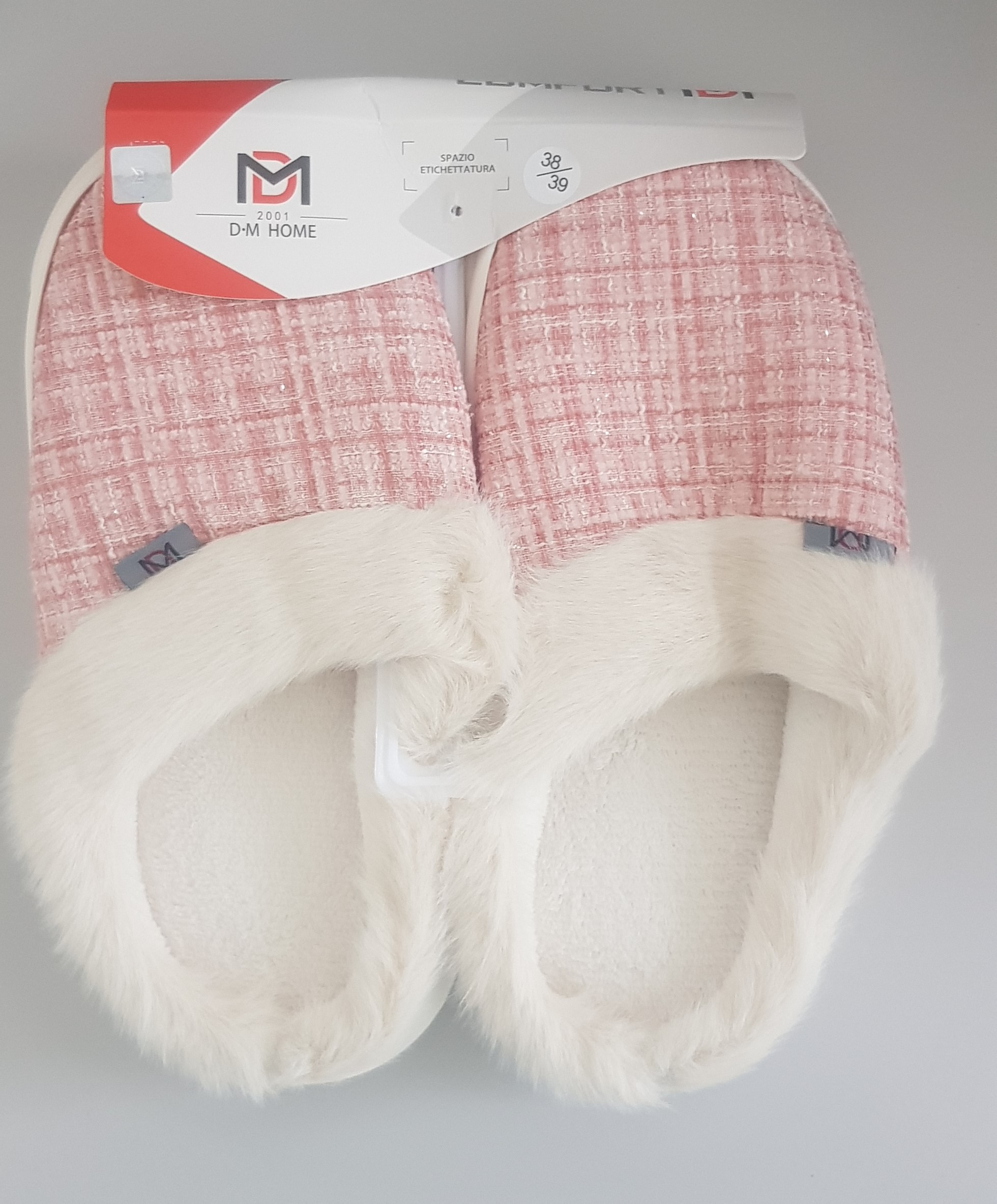 Official image of Slippers ; DUE MELE ; DM home published by OECD