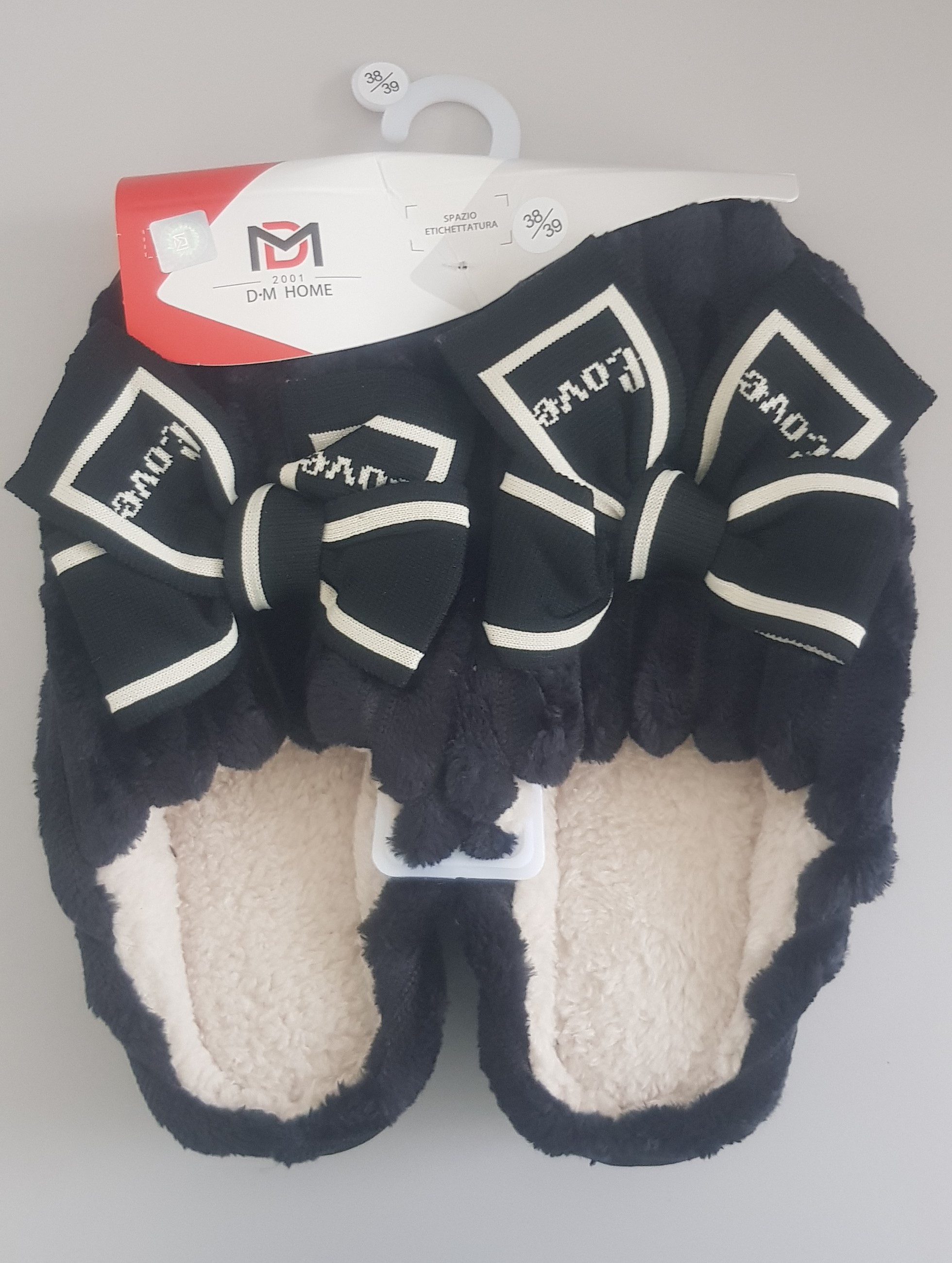 Official image of Slippers ; DUE MELE ; DM home published by OECD 3