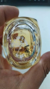 Official image of Perfume ; Comin parfum ; Kris published by OECD 4