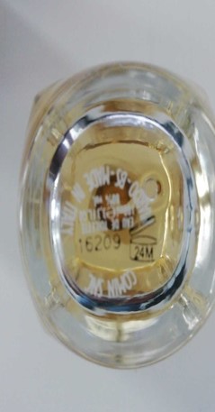 Official image of Perfume ; Comin parfum ; Kris published by OECD 4