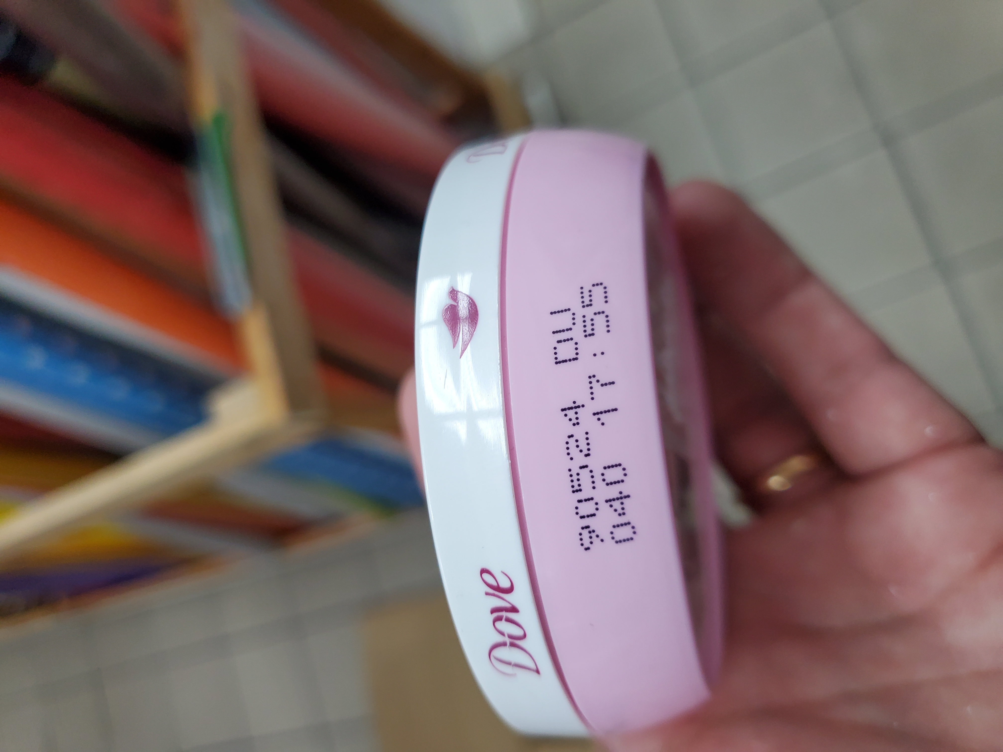 Official image of Moisturizing cream ; Dove ; Nourishing body care published by OECD 3