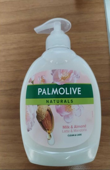 Official image of Liquid hand soap ; Palmolive ; Naturals published by OECD