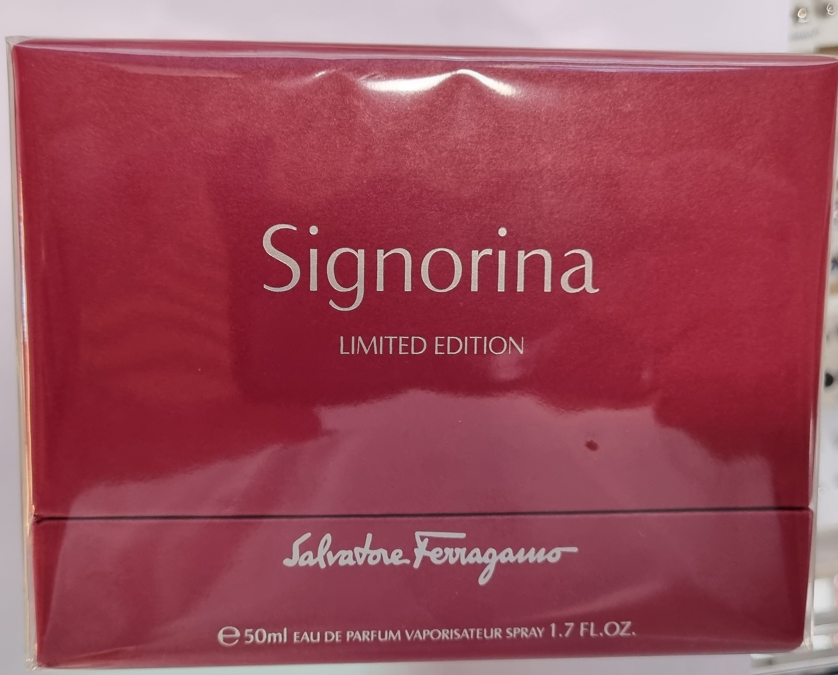 Official image of Perfume ; Salvatore Ferragamo ; Signorina published by OECD