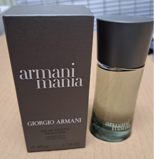 Official image of Eau de toilette ; Girogio Armani ; Armani mania published by OECD 3