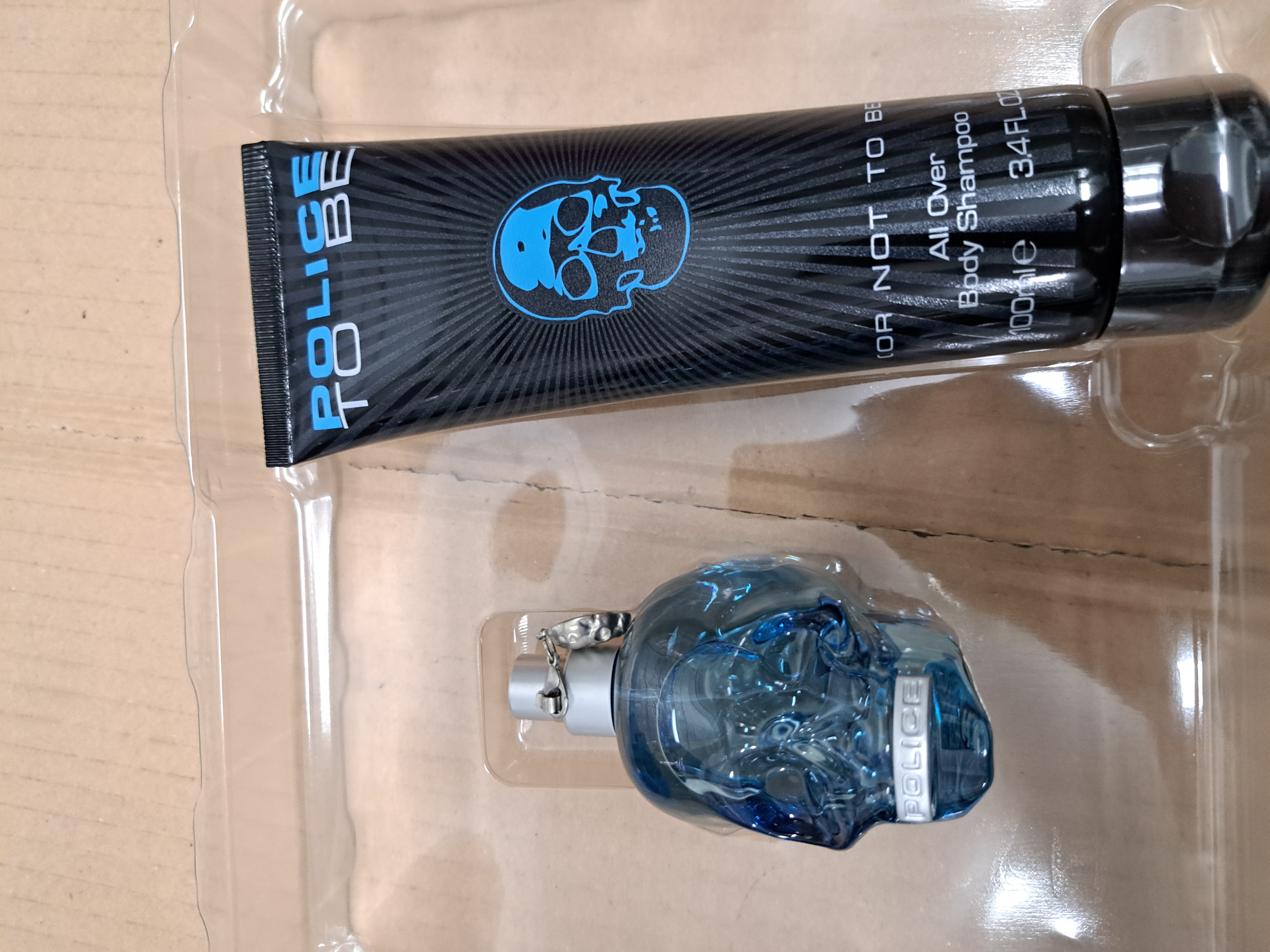 Official image of Cosmetic set ; Police ; To be published by OECD