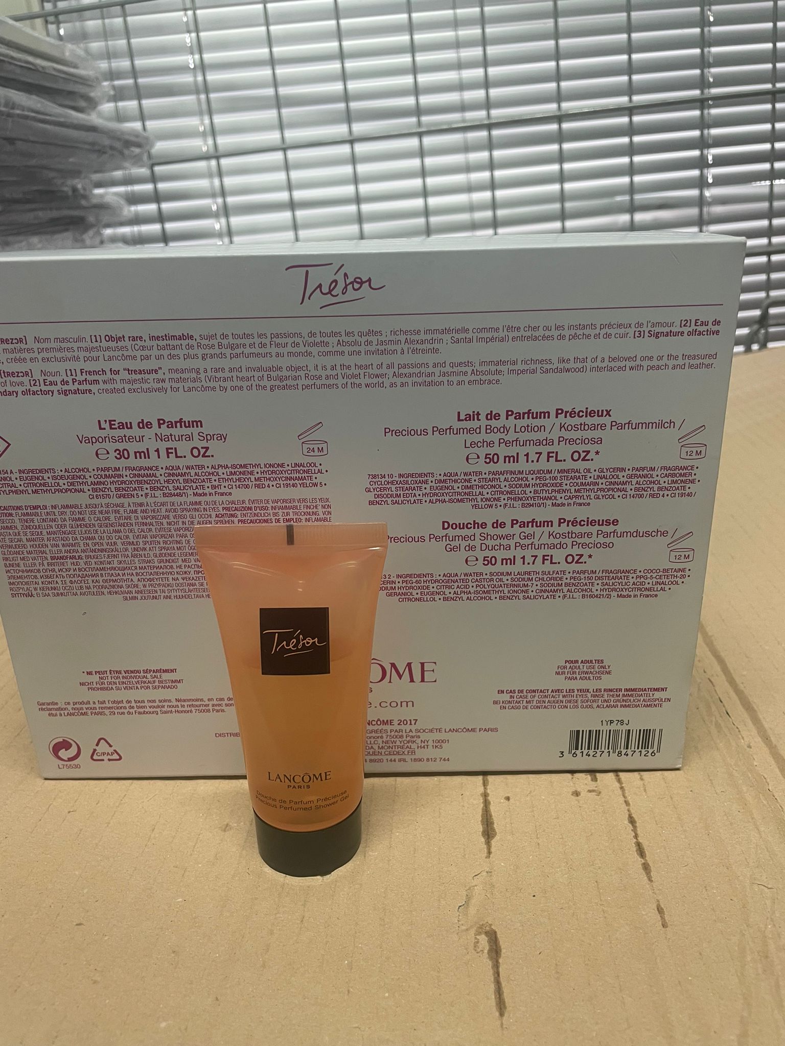 Official image of Gift box ; Lancome Paris ; Tresor published by OECD 9